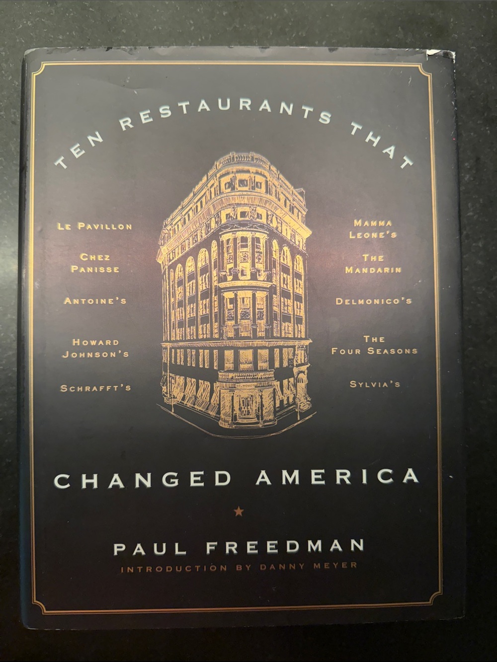 TEN RESTAURANTS THAT CHANGED AMERICA by Paul Freedman ISBN 978-0-87140-680-4